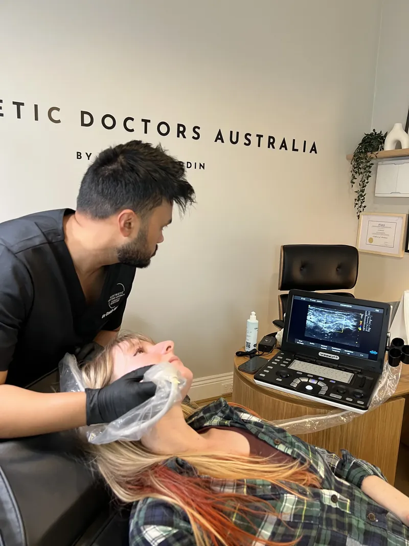 Dr Rakib performing an ultrasound-guided injectable treatment